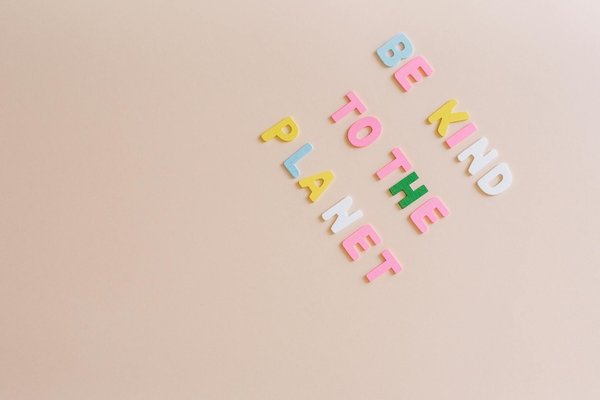 Minimiser notre empreinte écologique : Comment les échanges de vêtements réduisent la consommation des ressources